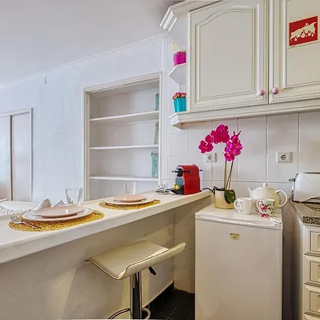 Inloveapartments - Alfama Balcony Apartment Lisbon
